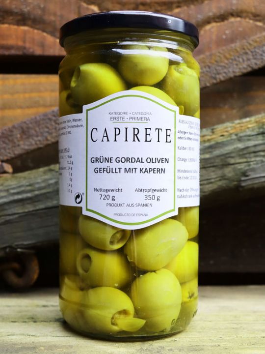 Grüne Oliven gefüllt mit Kapern 